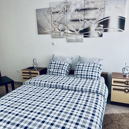 Chambre Et Sdd Privees Dans Une Maison Partagee Avec Des Residents Mons Eksteriør bilde