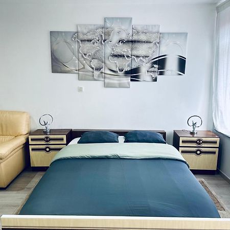 Chambre Et Sdd Privees Dans Une Maison Partagee Avec Des Residents Mons Eksteriør bilde