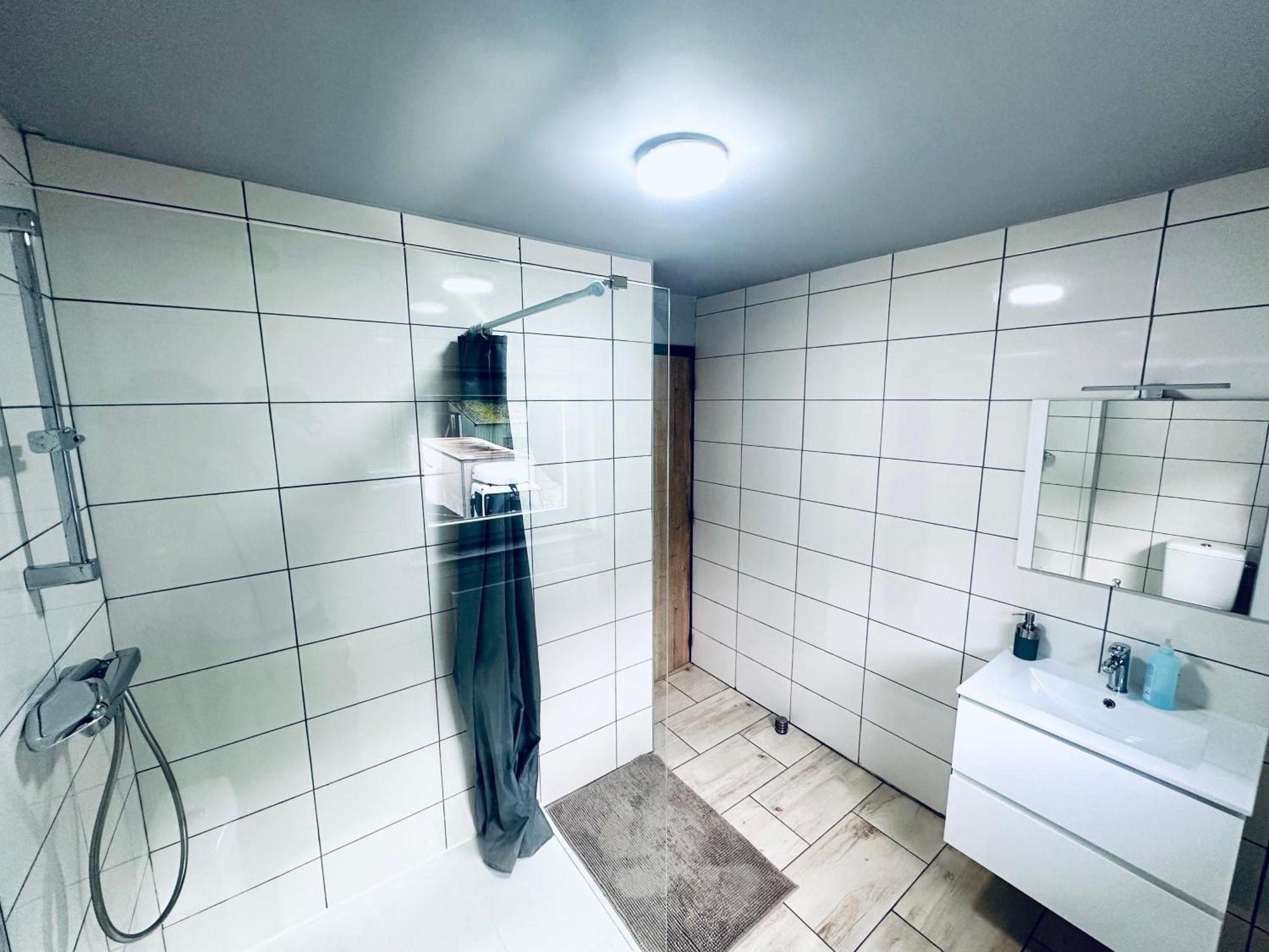 Chambre Et Sdd Privees Dans Une Maison Partagee Avec Des Residents Mons Eksteriør bilde